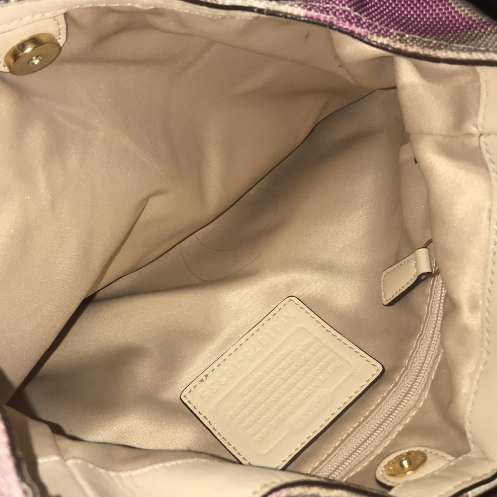 Coach Signature Hobo Bag in Pink and Beige - Picture 4 of 7